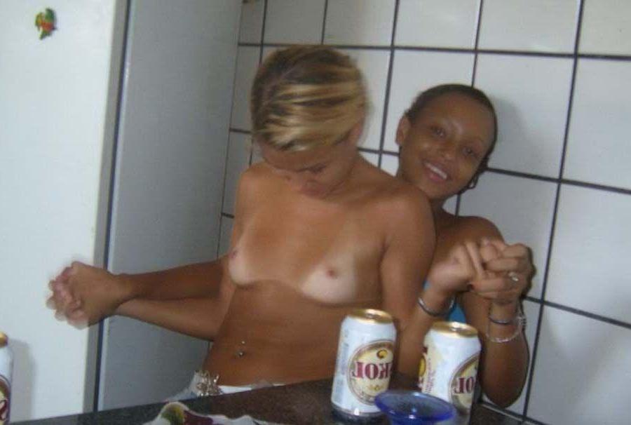 15P Pictures of hot teen girls playing with their pussies