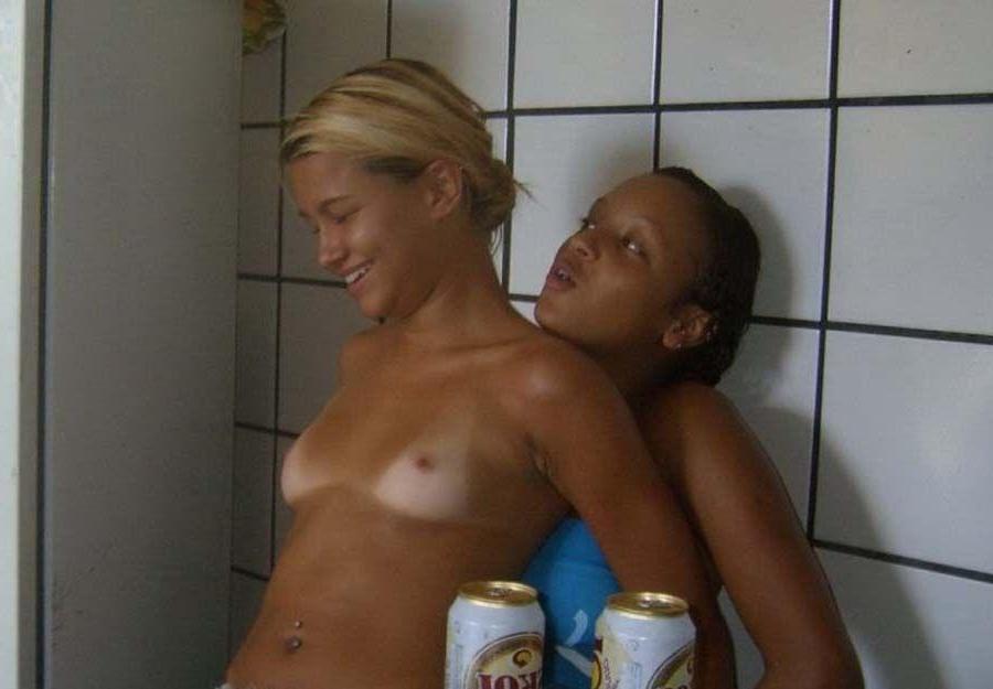 15P Pictures of hot teen girls playing with their pussies
