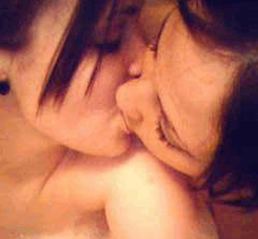 15P Pictures of hot teen girls going at it