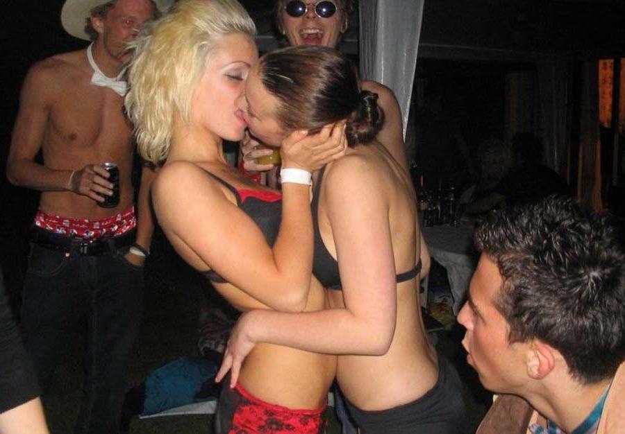15P Pictures of hot teen girls going at it