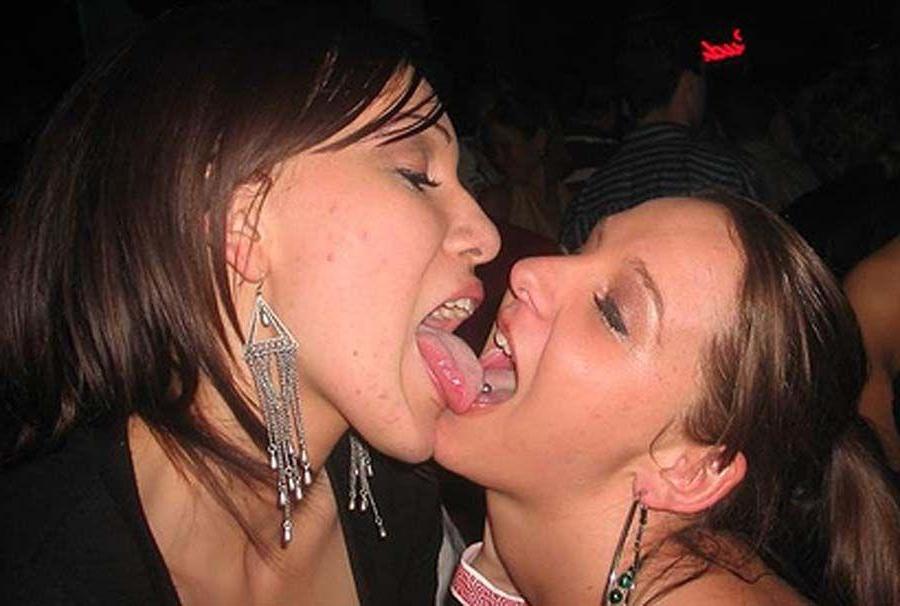 15P Pictures of smokin' hot girlfriends getting it on with other girls