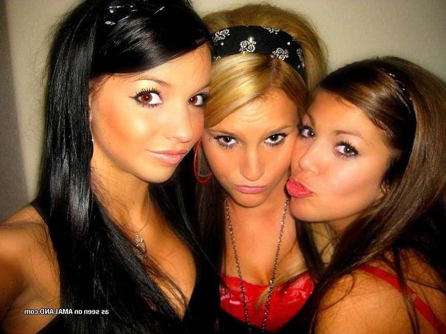 15P Pictures of hot teen girls getting it on
