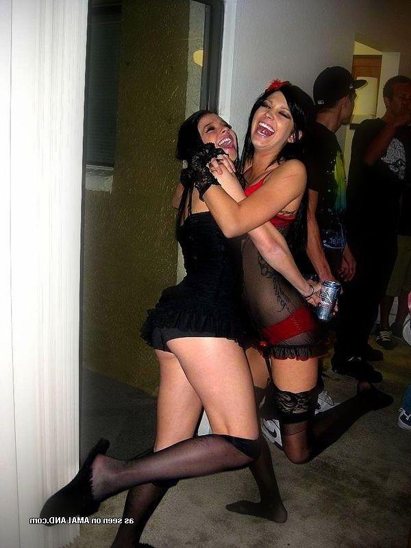 15P Pictures of hot teen girls getting it on