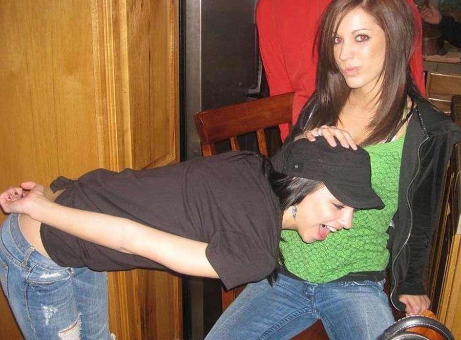 15P Pictures of hot teen girls getting it on