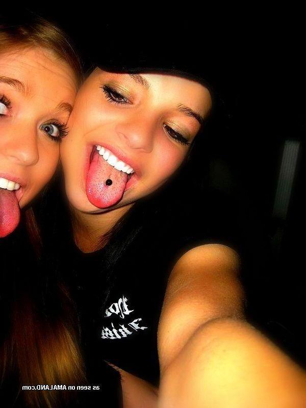 15P Pictures of hot teen girls getting it on