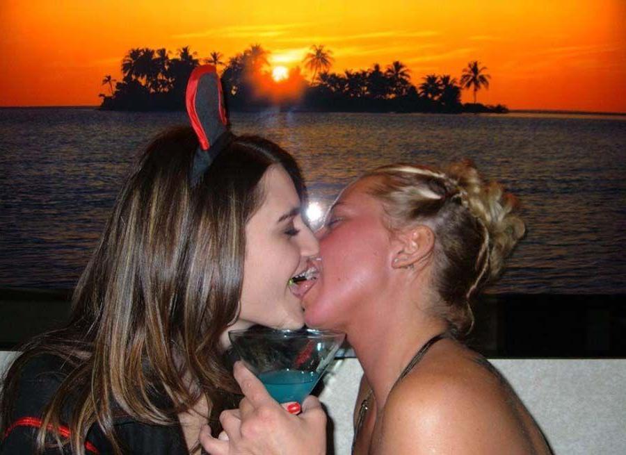 16P Pictures of hot teen girls going lez