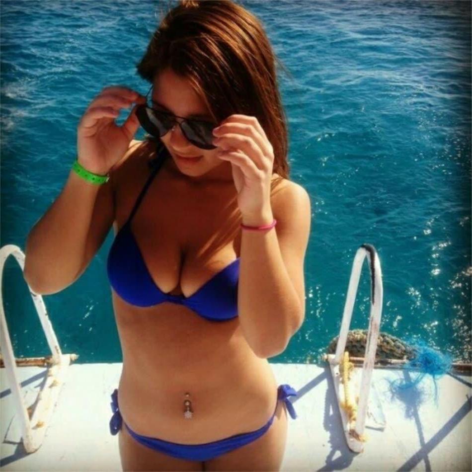 14P Girlfriends display sexy bikini bodies while posing outdoors