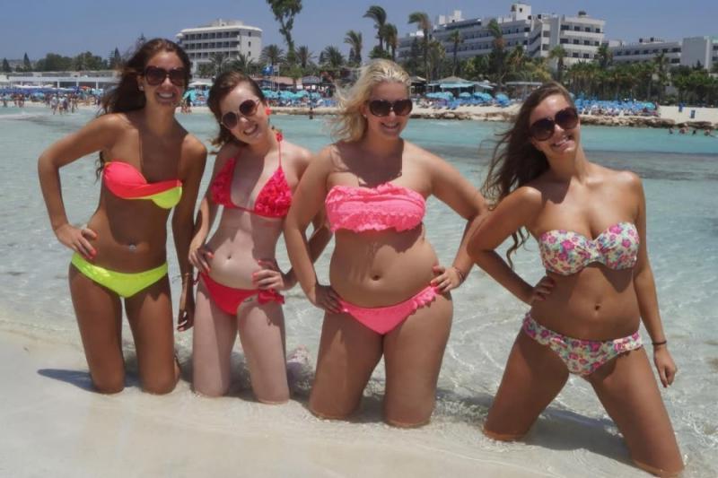 14P Girlfriends display sexy bikini bodies while posing outdoors