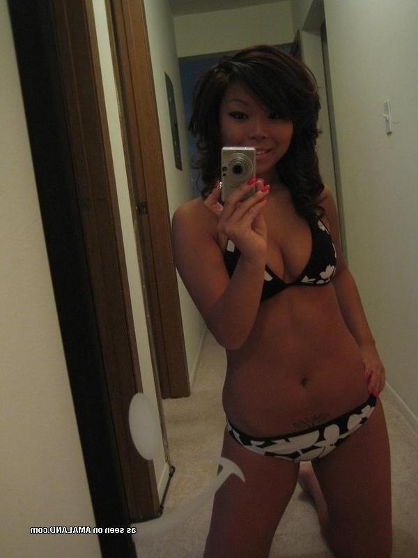14P Tattooed non-nude girlfriend camwhoring at home