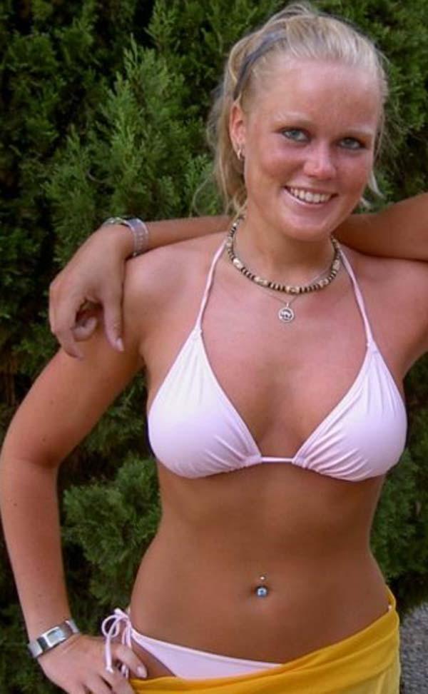15P Picture gallery of an amateur sexy bikini chick