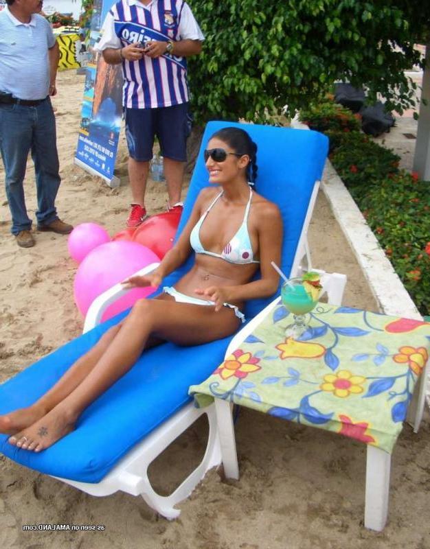 15P Steamy hot sexy amateur bikini-clad girlfriends