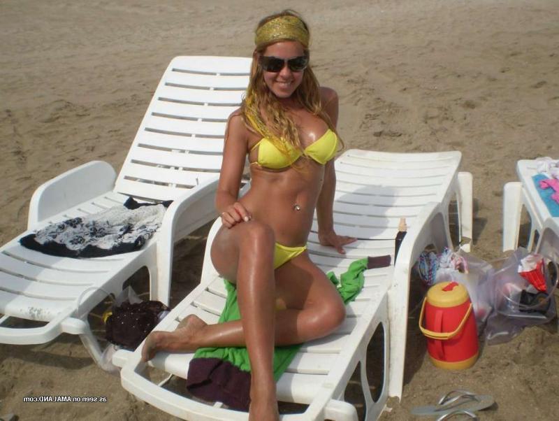 15P Steamy hot sexy amateur bikini-clad girlfriends