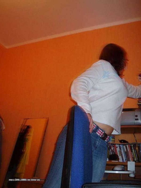15P Picture set of a naked babe getting fucked POV