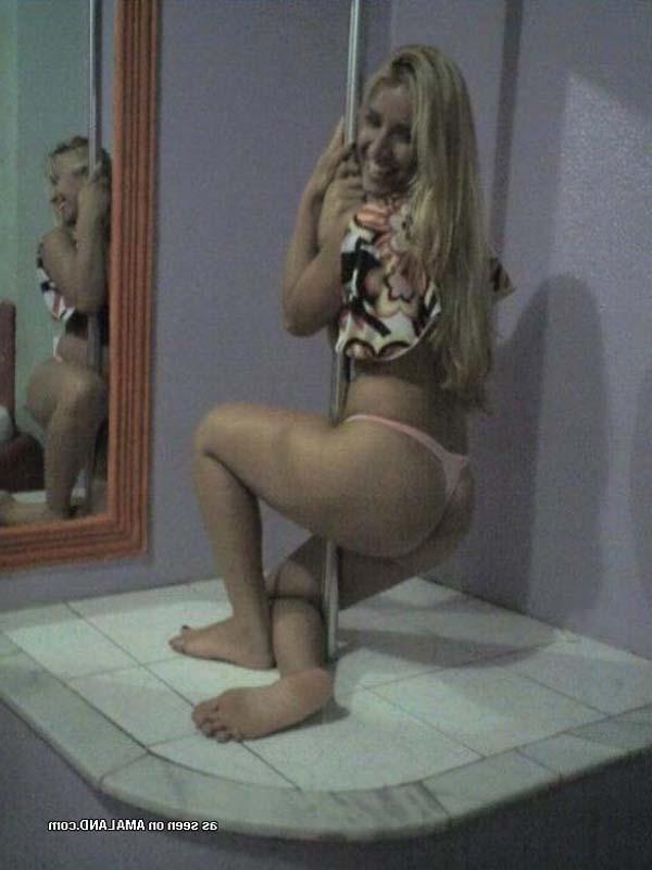 16P Pictures of a hot blonde girl sucking her boyfriend's cock