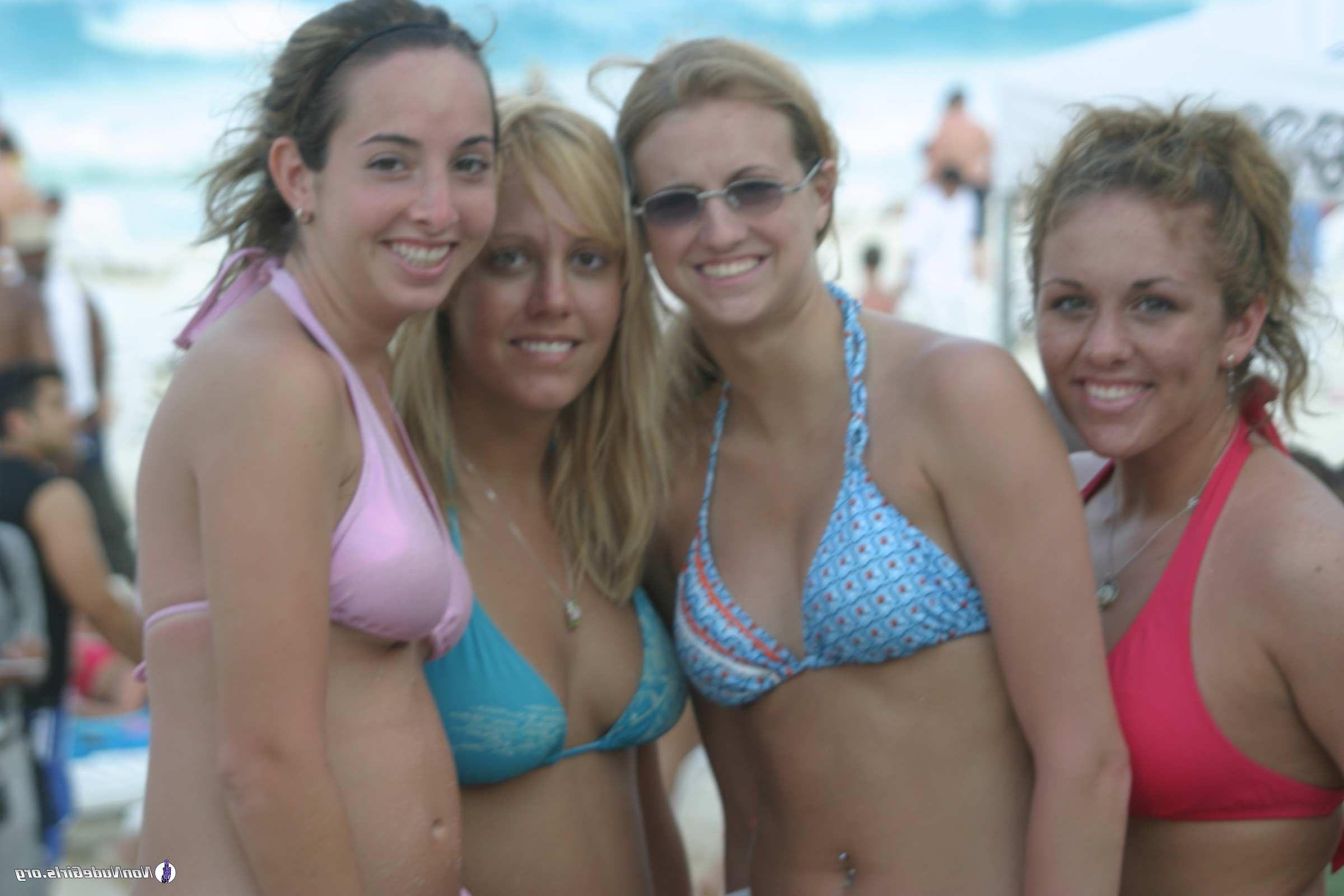 20P Pictures of hot girls partying