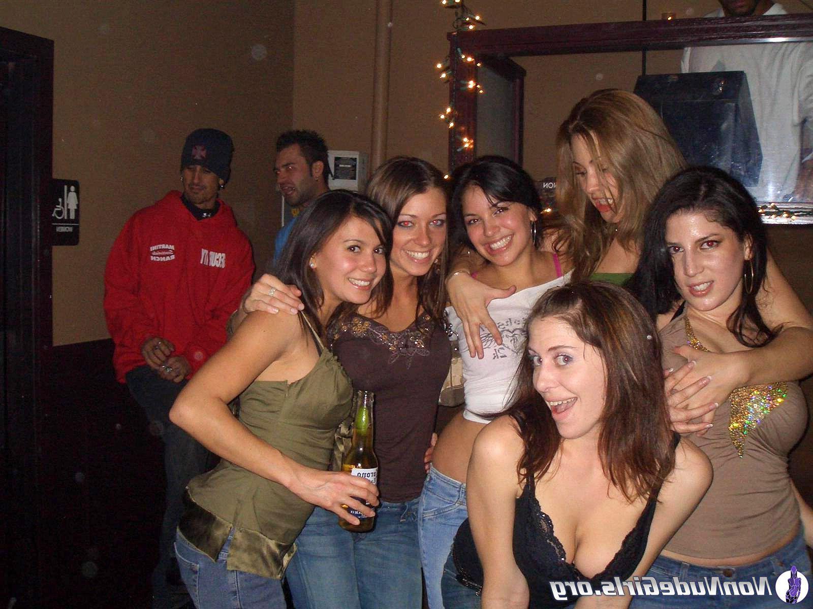 20P Pictures of hot girls going wild