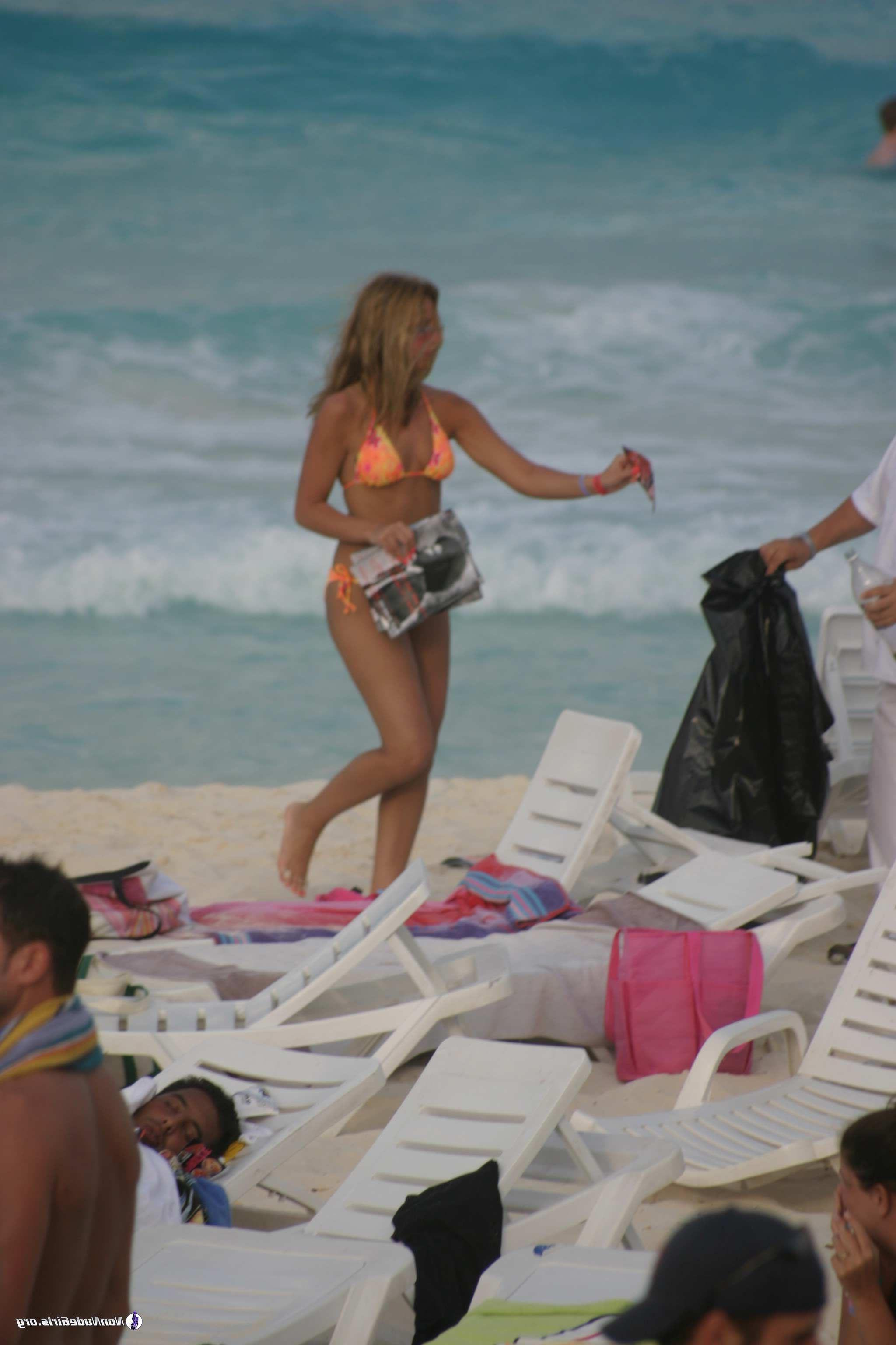 20P Pictures of hot girls going wild on spring break
