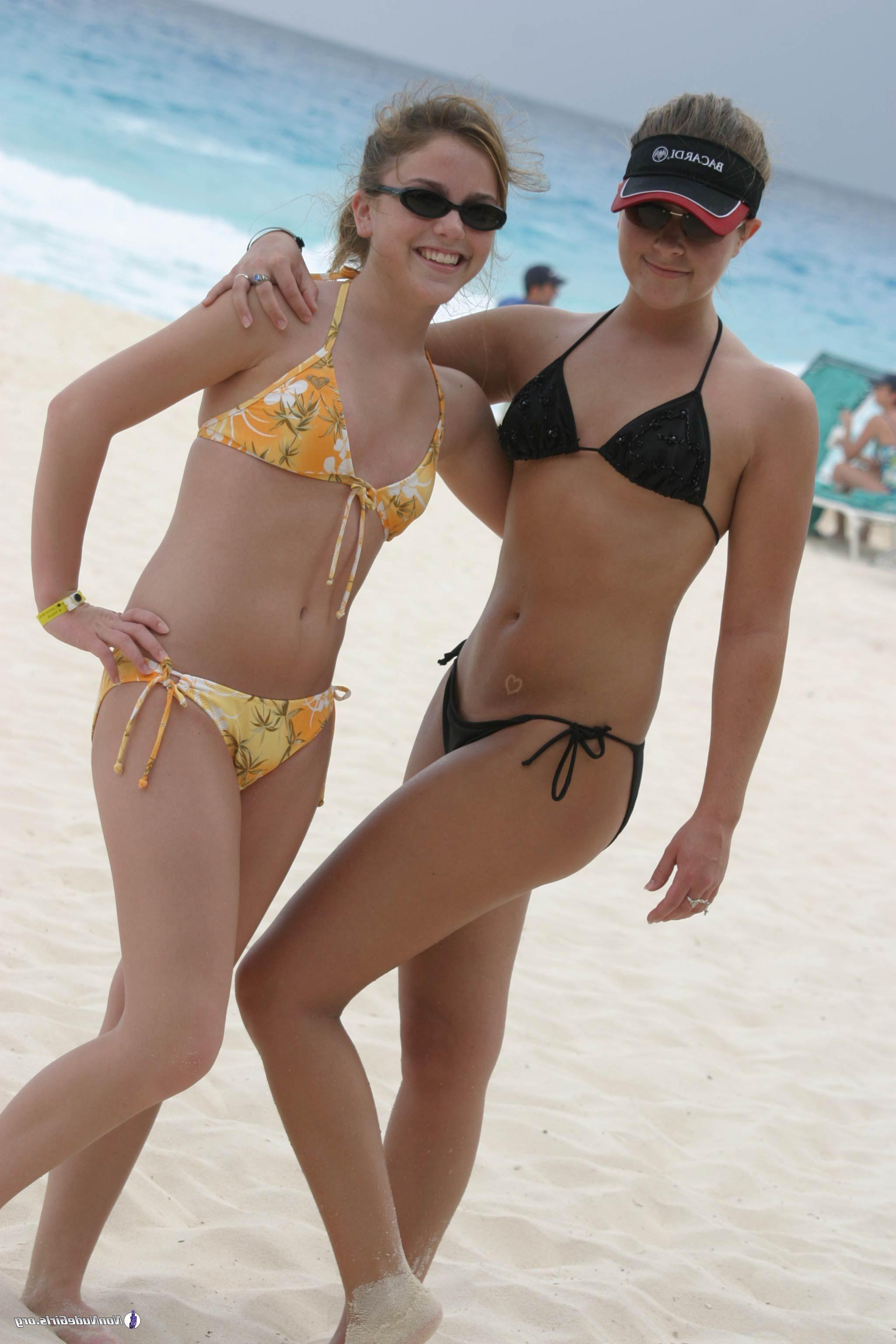 20P Pictures of beautiful girls partying on spring break