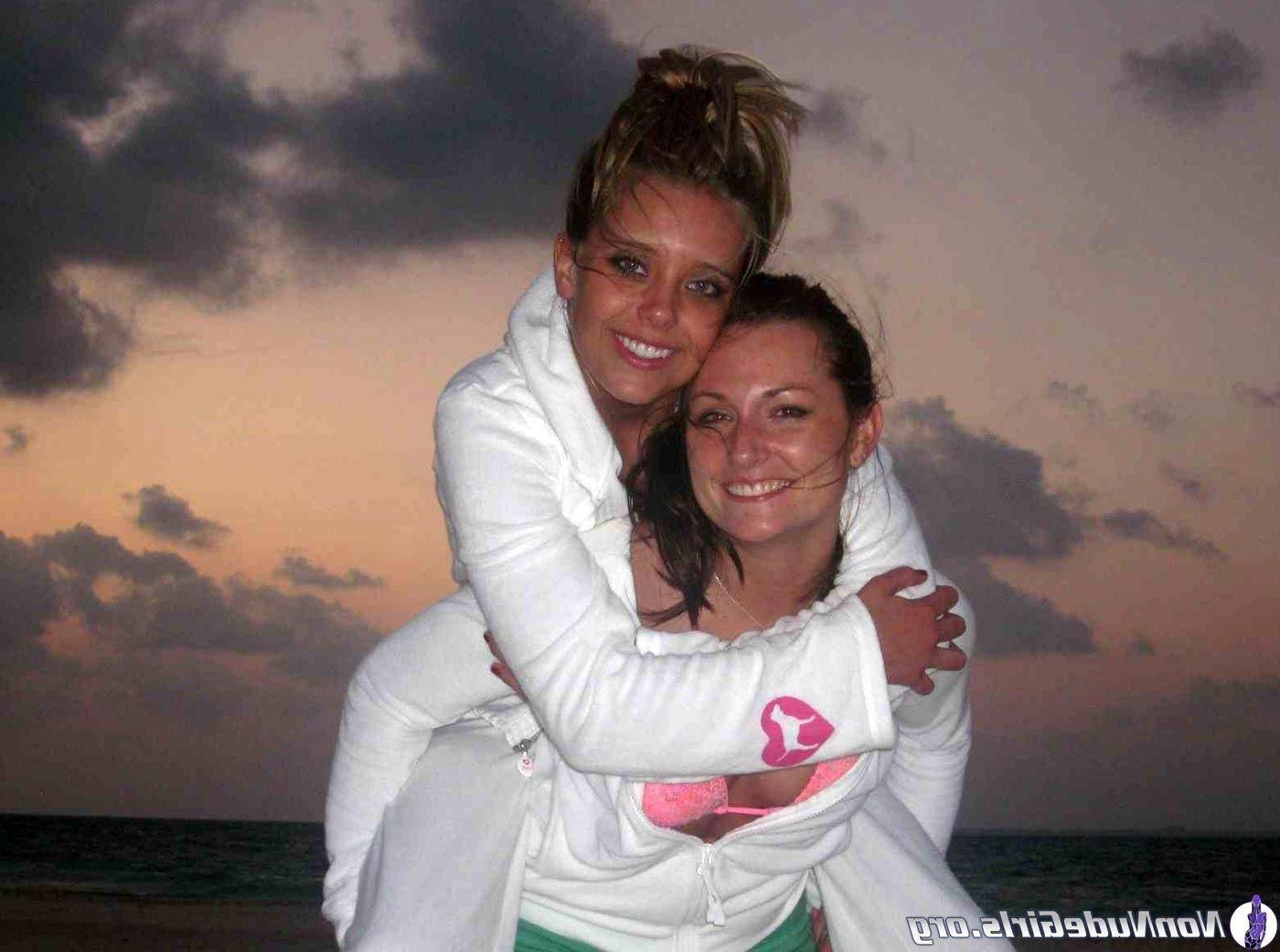 19P Pictures of hot coeds slutting out in bikinis