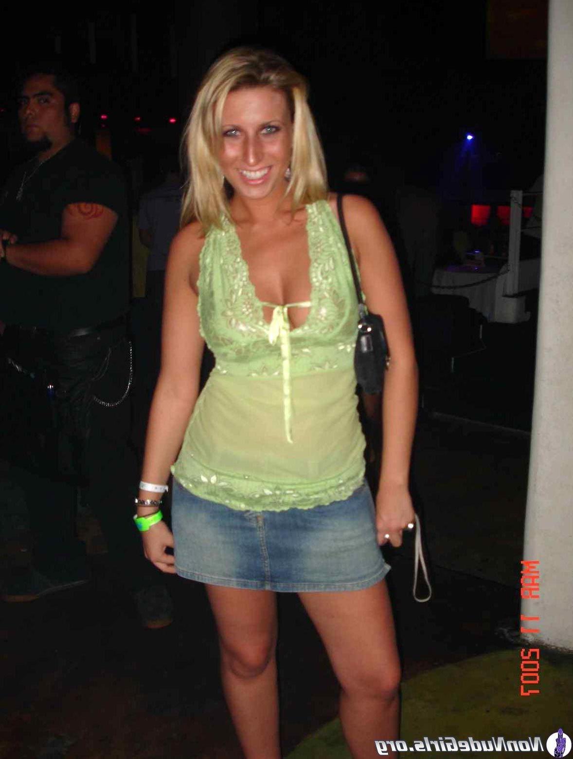 19P Pictures of hot coeds slutting out in bikinis