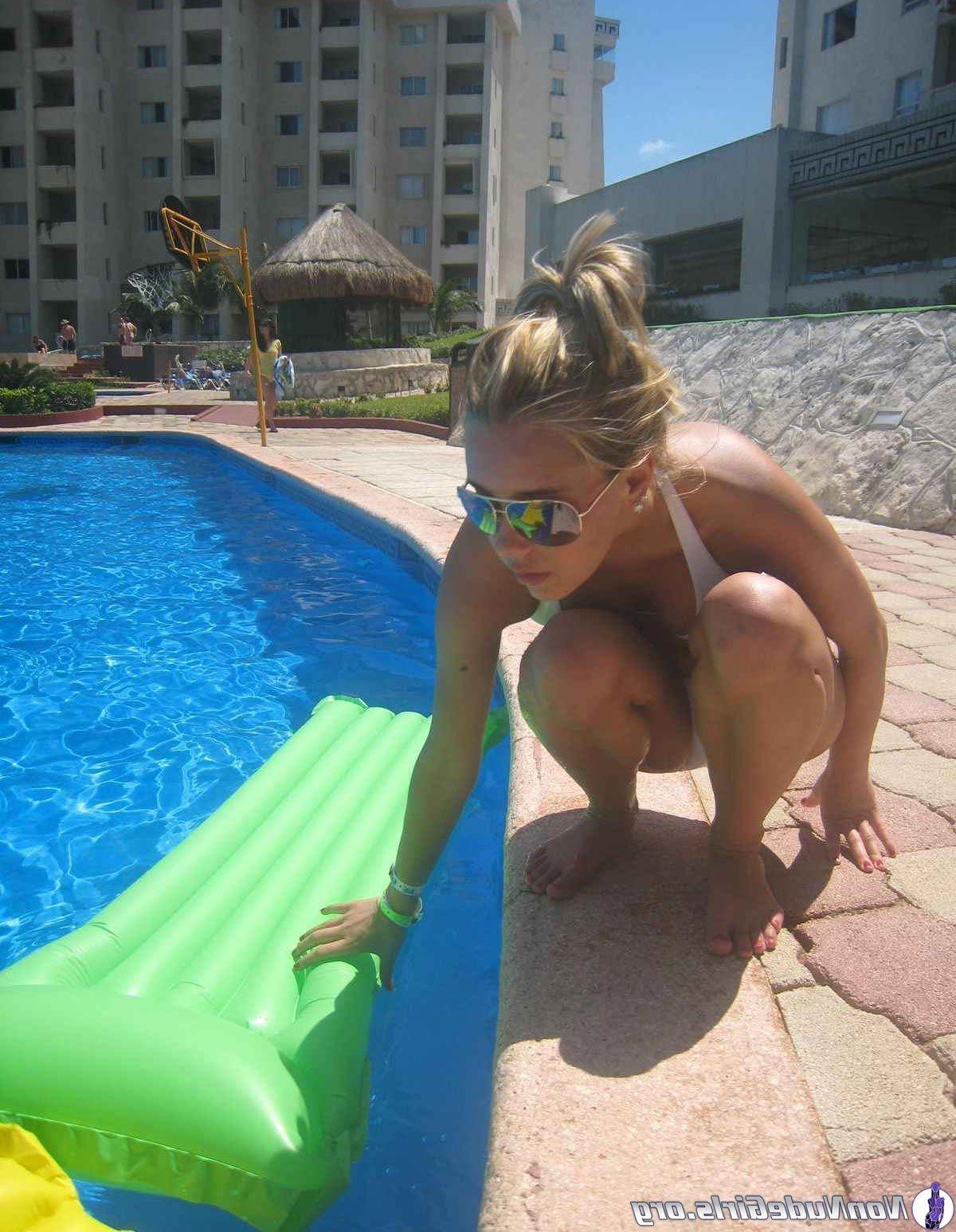 19P Pictures of hot coeds slutting out in bikinis
