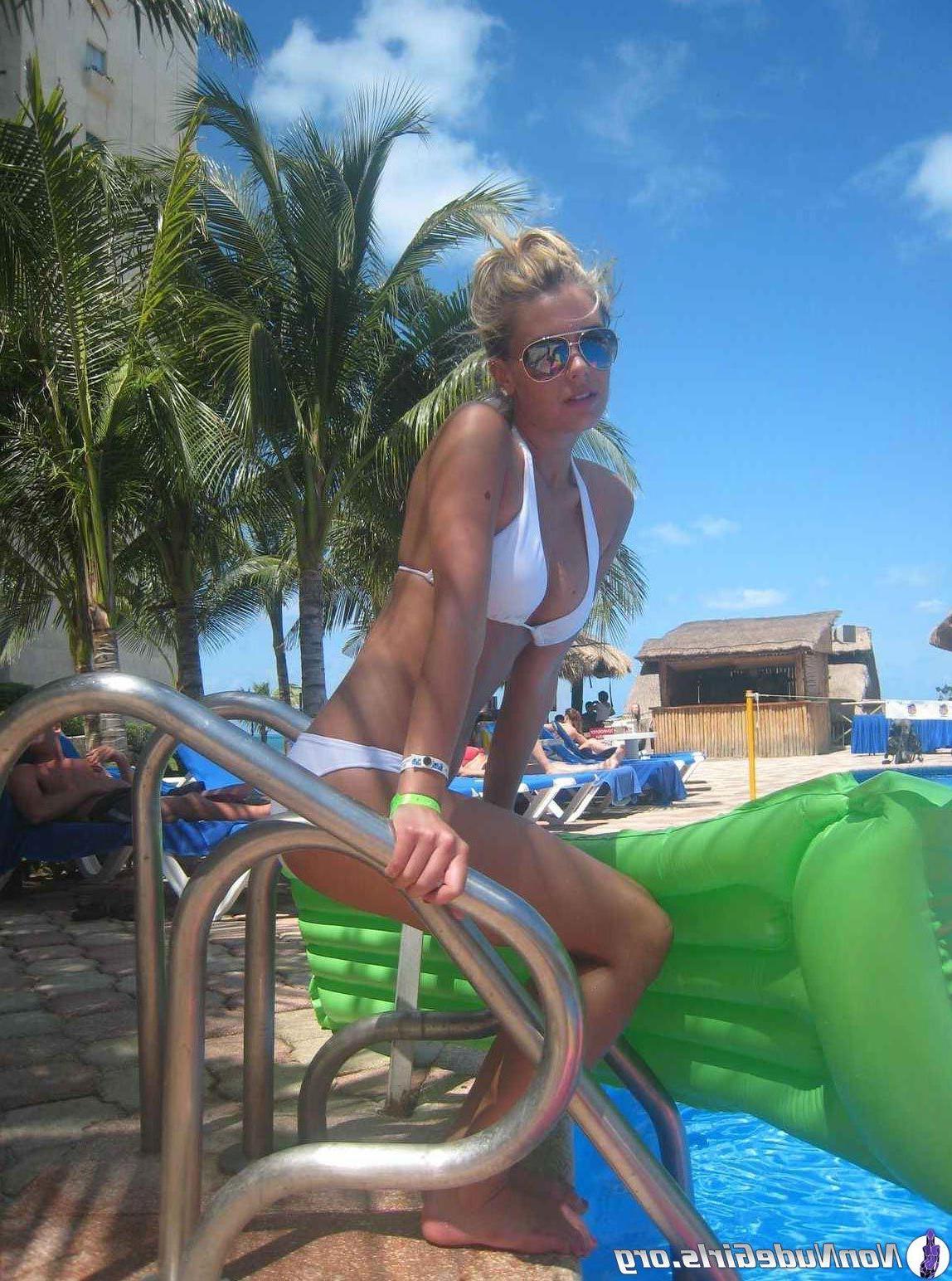 19P Pictures of hot coeds slutting out in bikinis