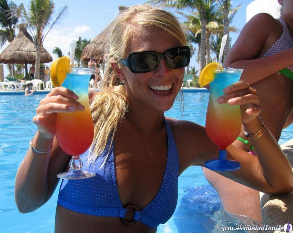 20P Pictures of hot teen girls going wild