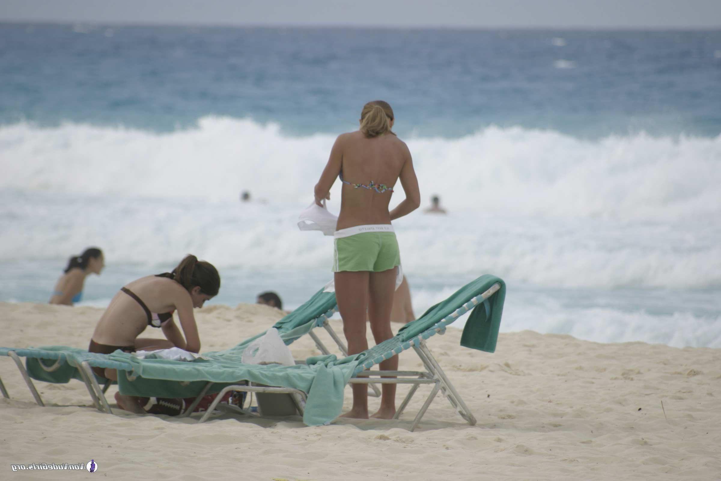 20P Pictures of hot girls partying on spring break