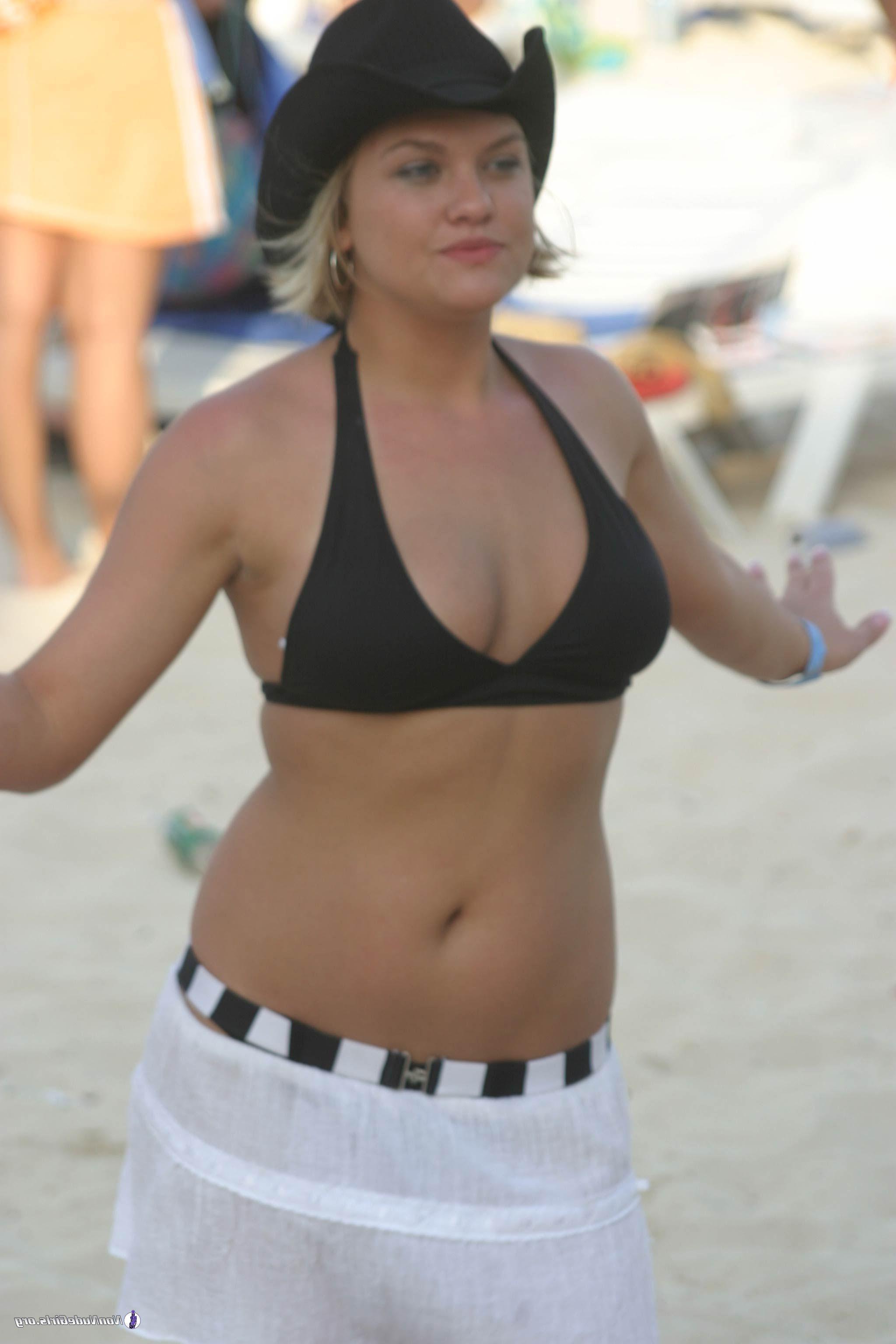 20P Pictures of naughty girls slutting out on spring break