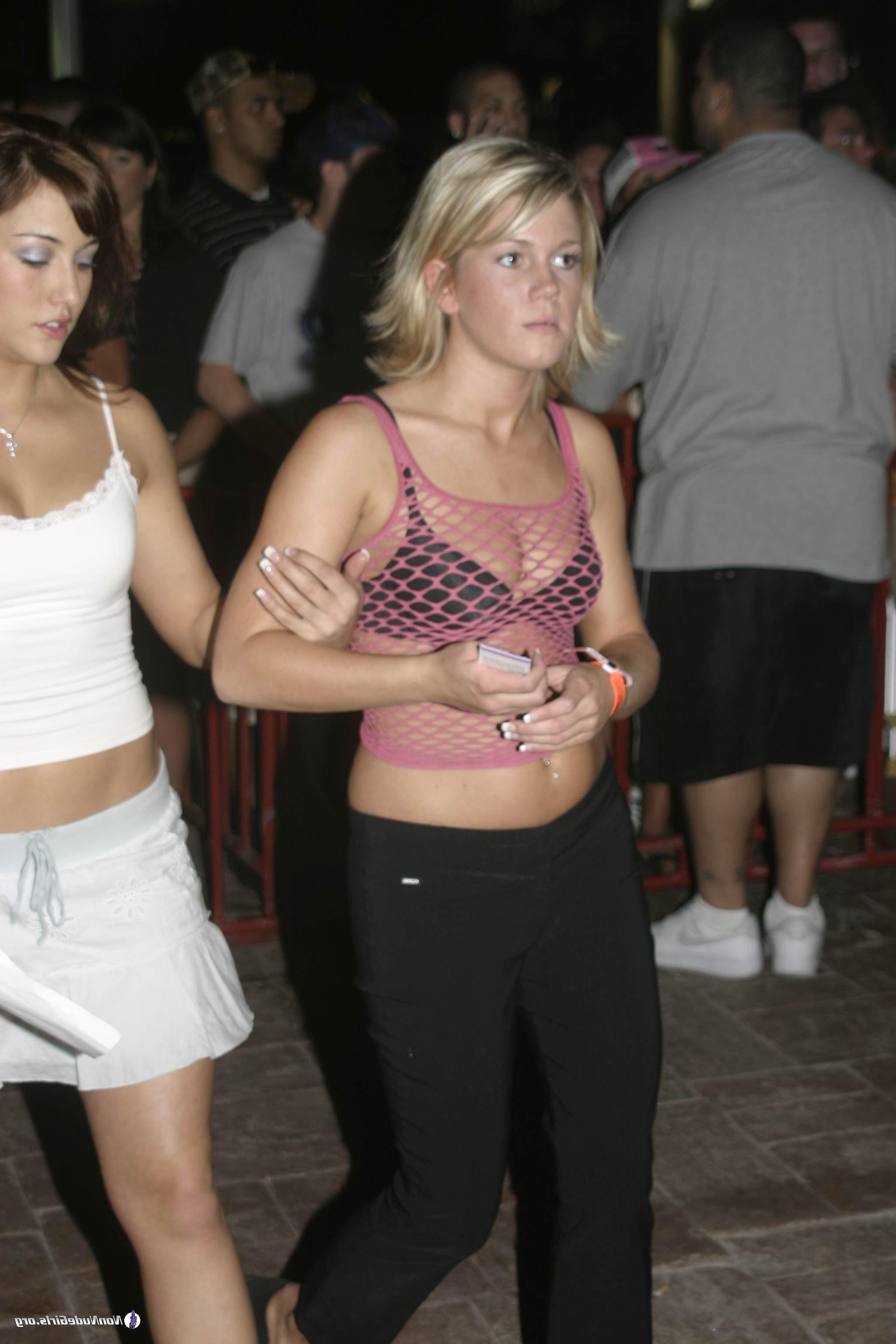 20P Pictures of naughty girls slutting out on spring break