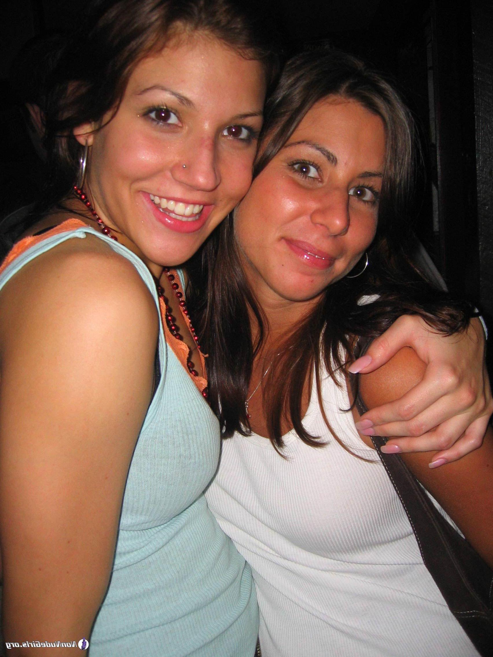 20P Pictures of wild girls flaunting their hotness