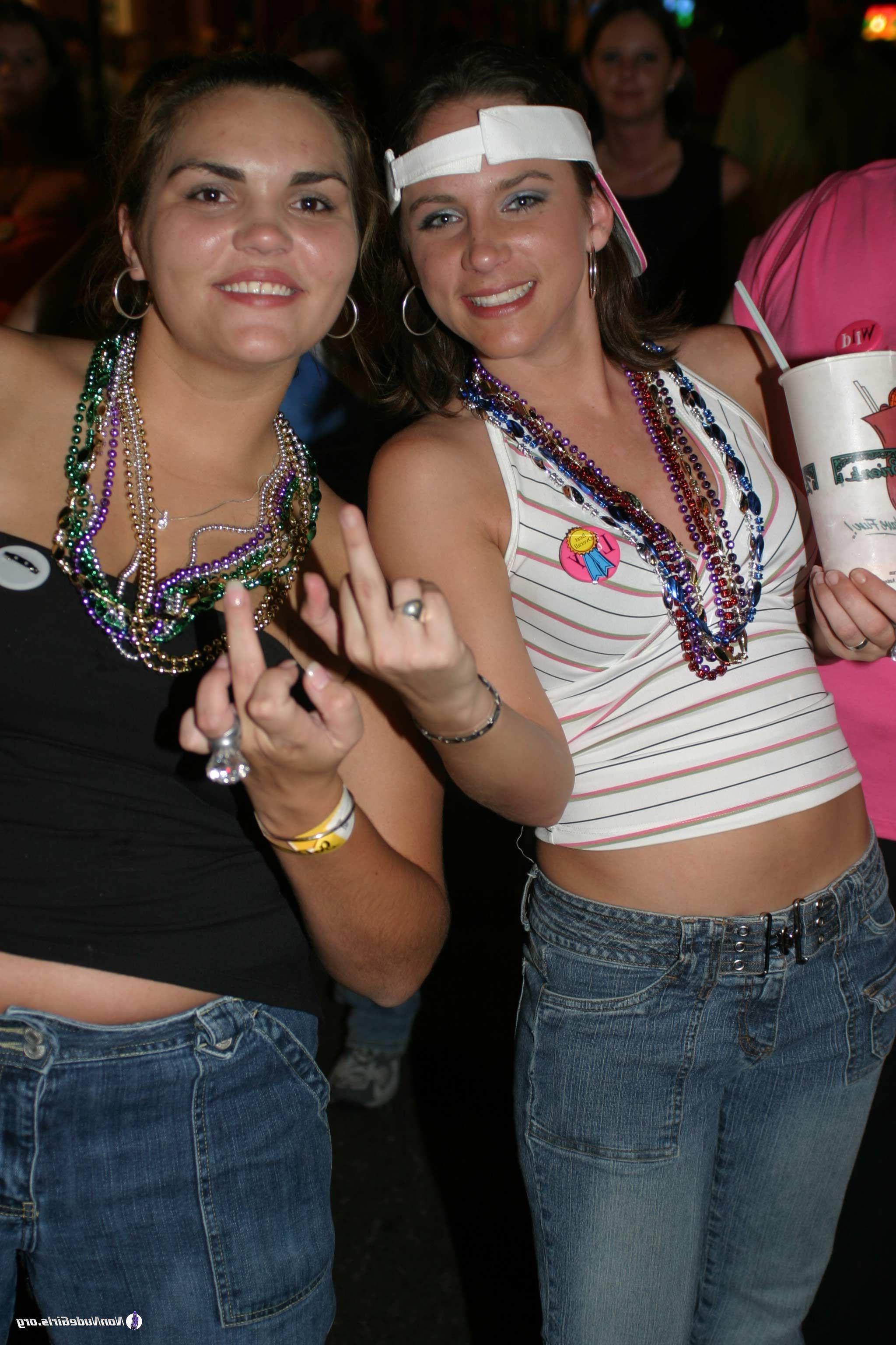 20P Pictures of wild girls flaunting their hotness