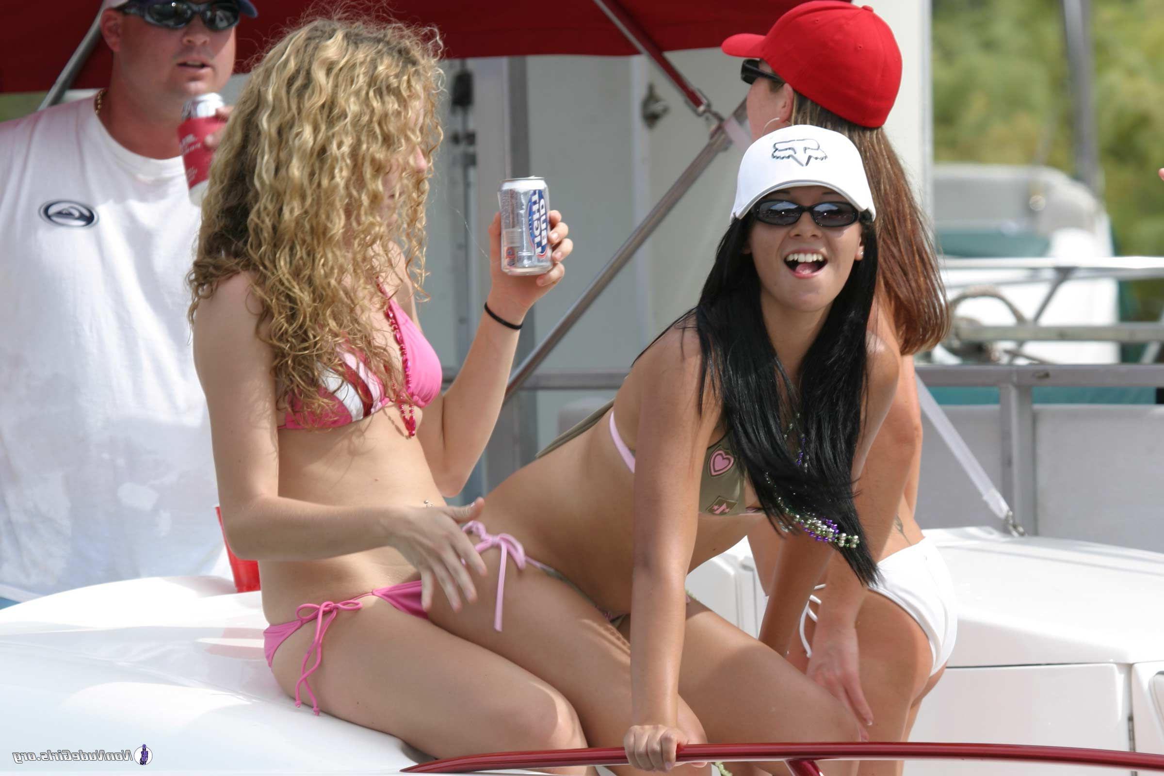 20P Pictures of wild girls flaunting their hotness
