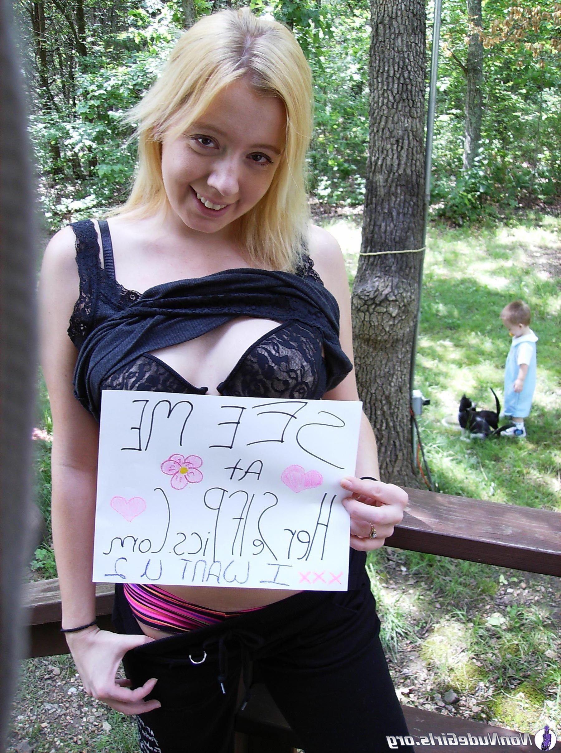 20P Pictures of sexy amateur girls strutting their stuff