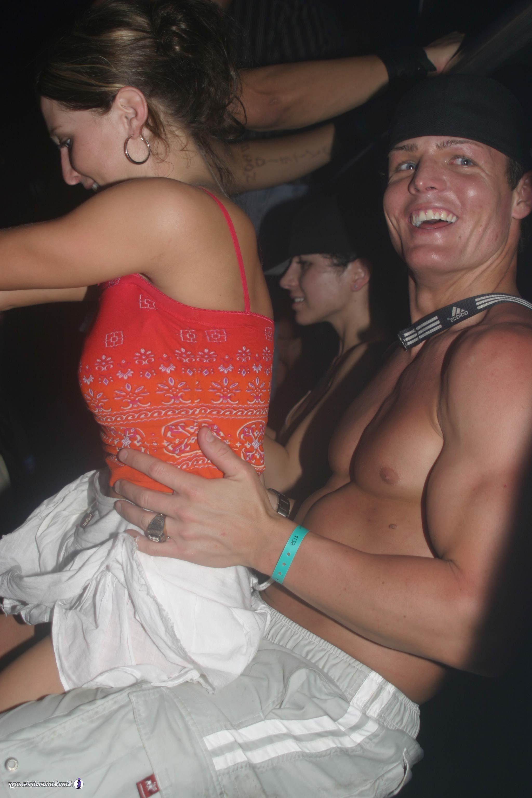 20P Pictures of wild girls doing their thing