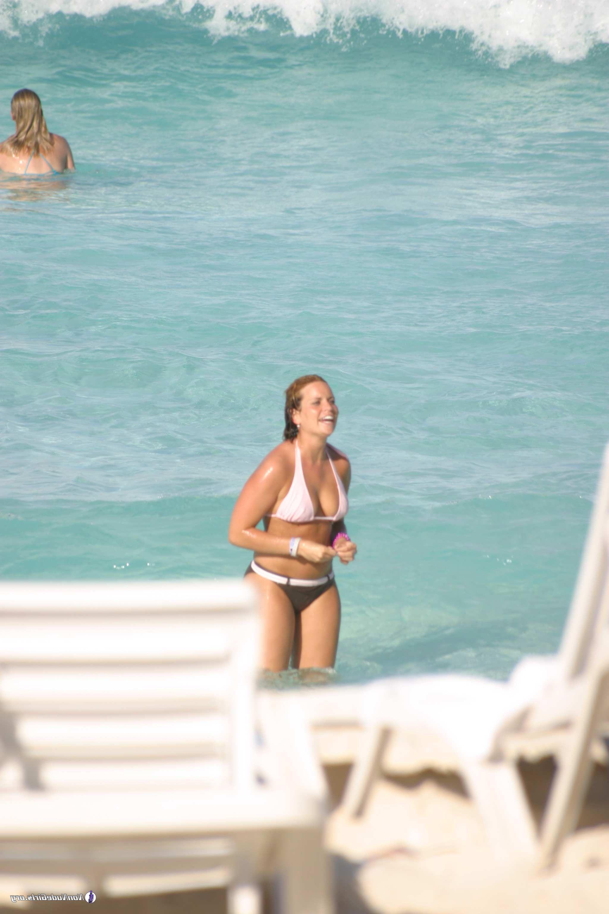 20P Pictures of hot girls getting their freak on at spring break
