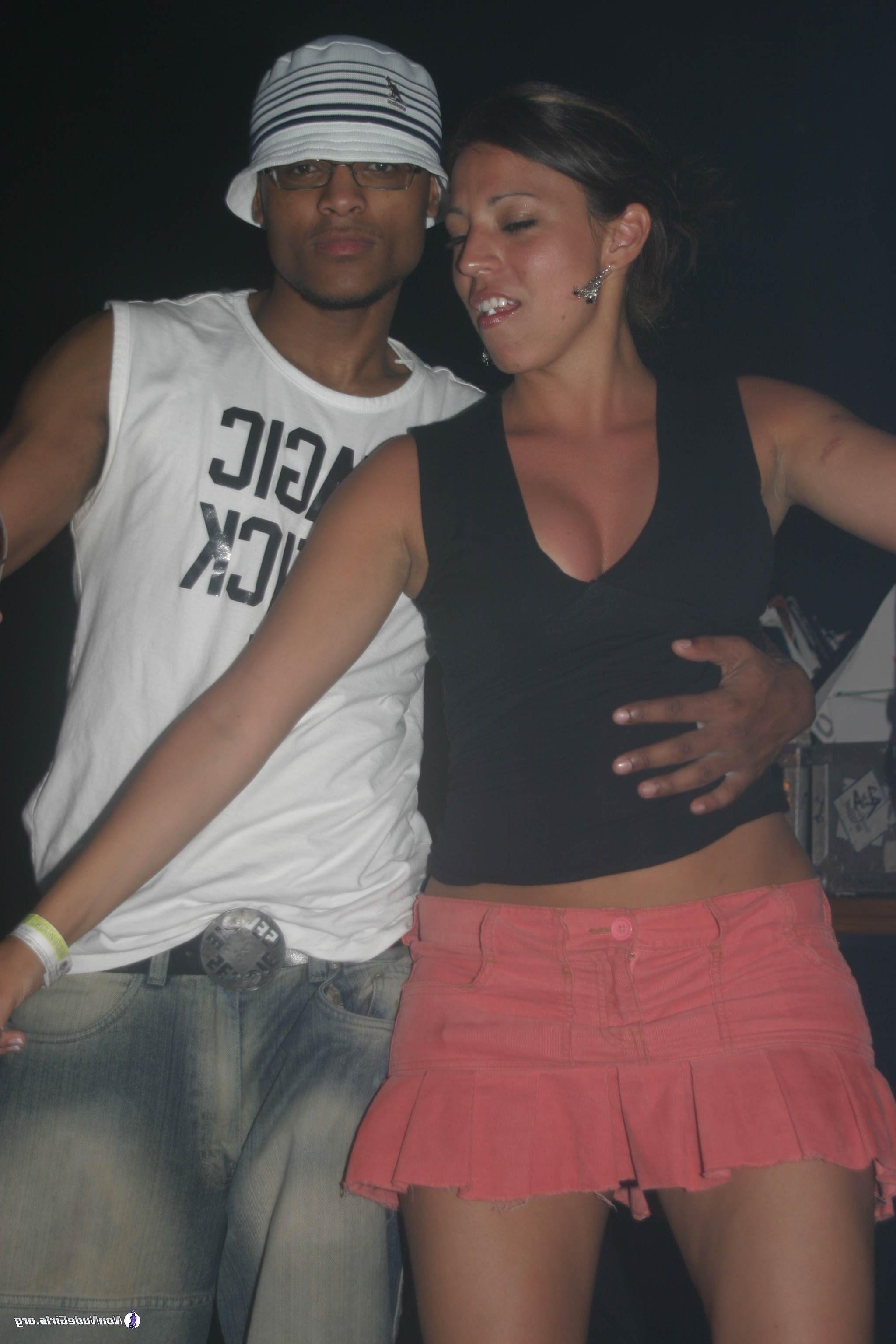 20P Pictures of hot teen girls partying