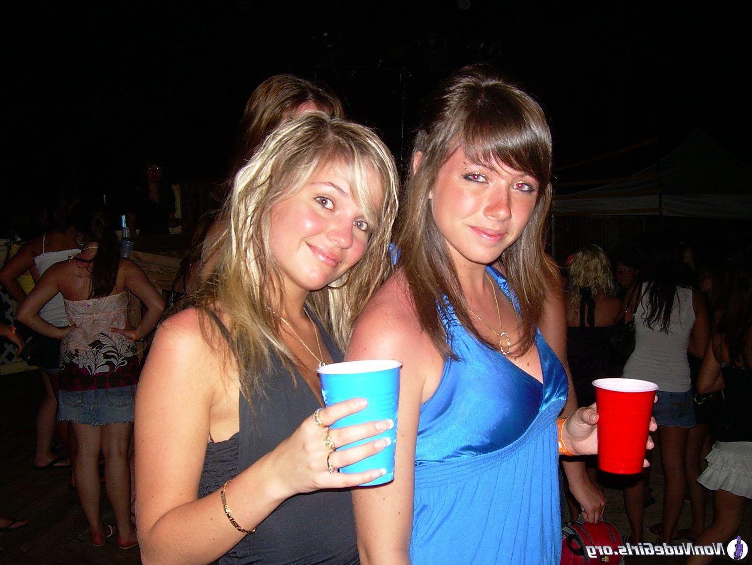 20P Pictures of hot girls going wild together