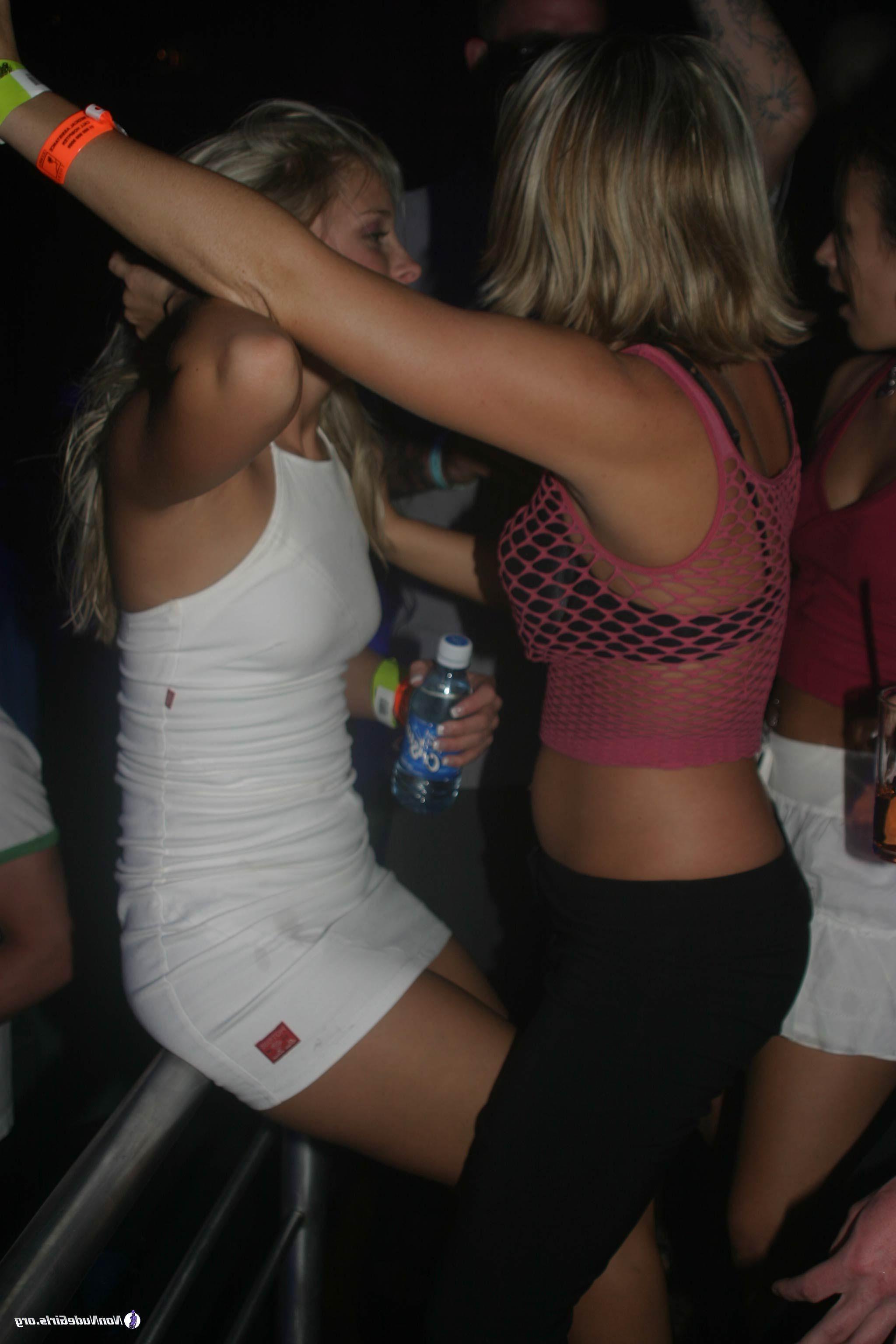 17P Pictures of hot horny girls partying