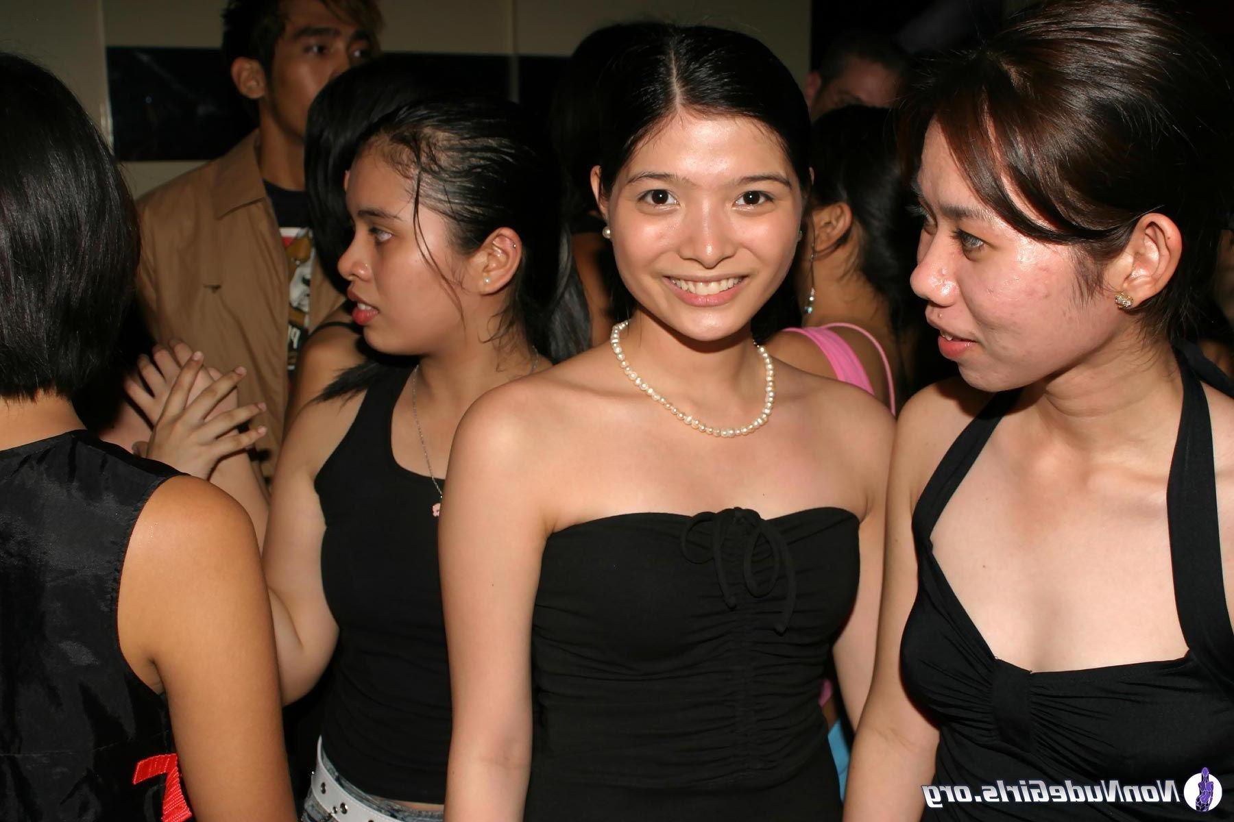20P Pictures of hot girls going wild