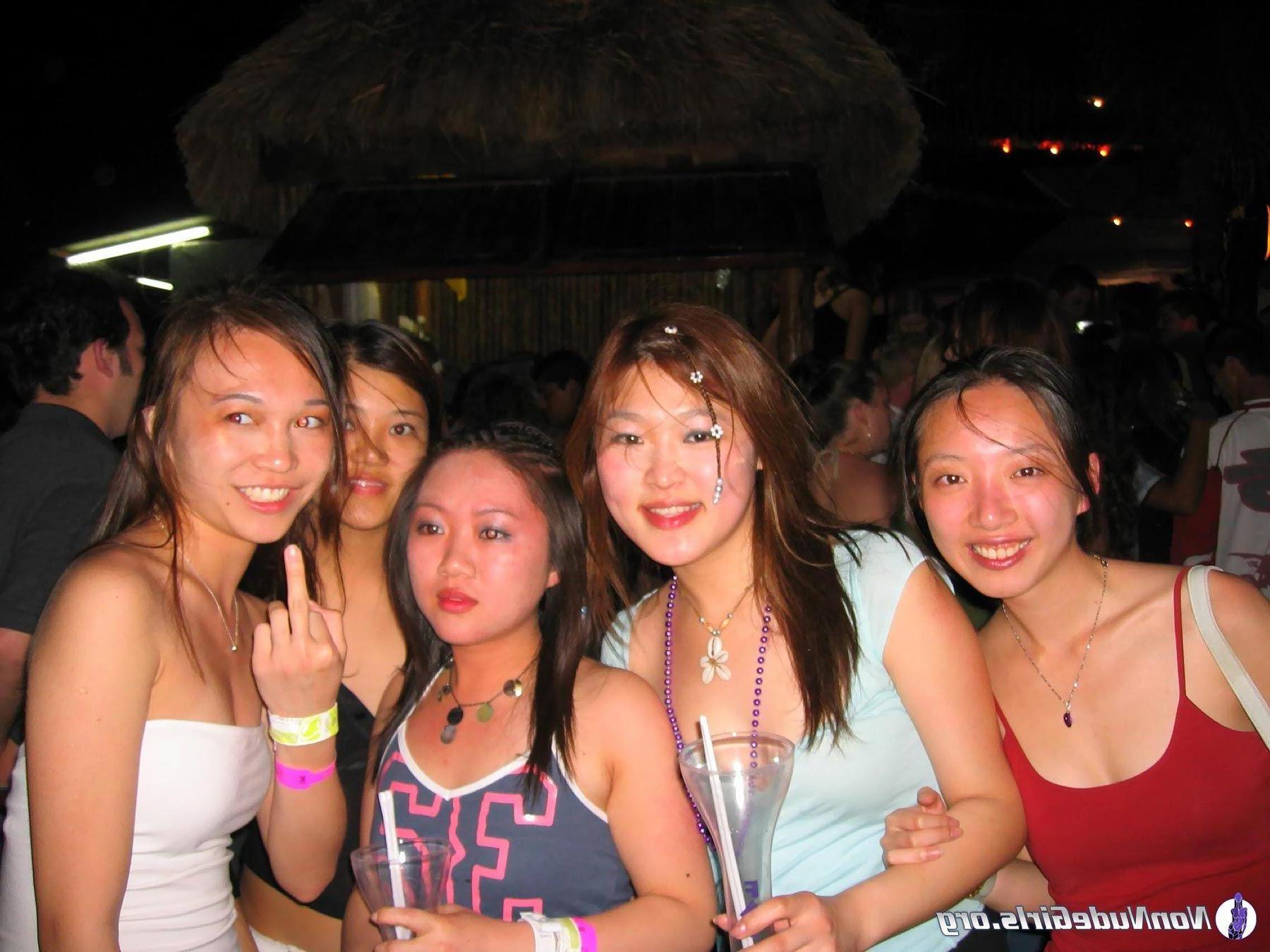 20P Pictures of hot girls going wild