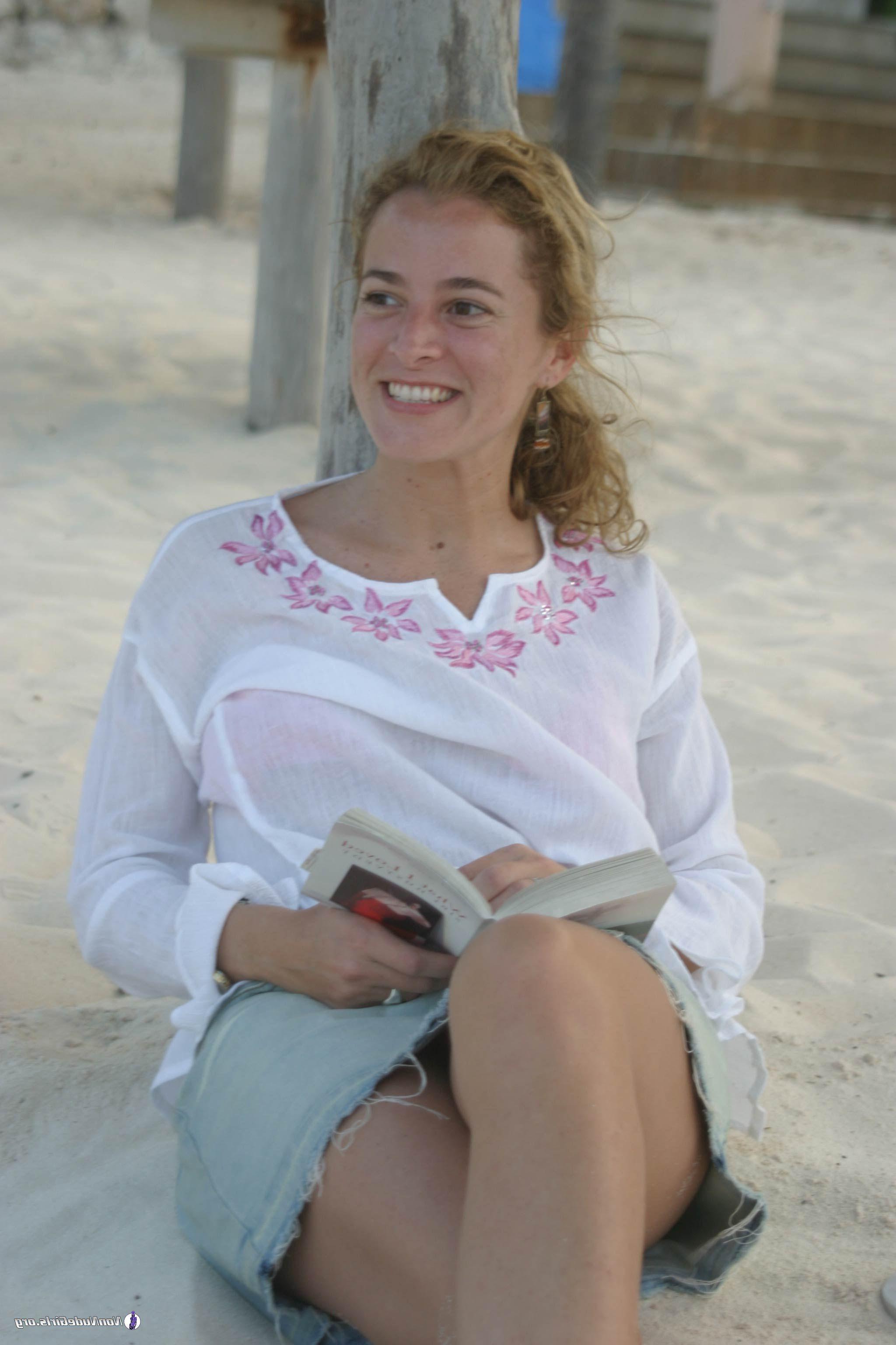 20P Pictures of beautiful girls going wild on spring break