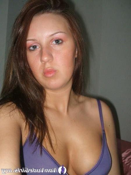 20P Pictures of hot girls stripping for you