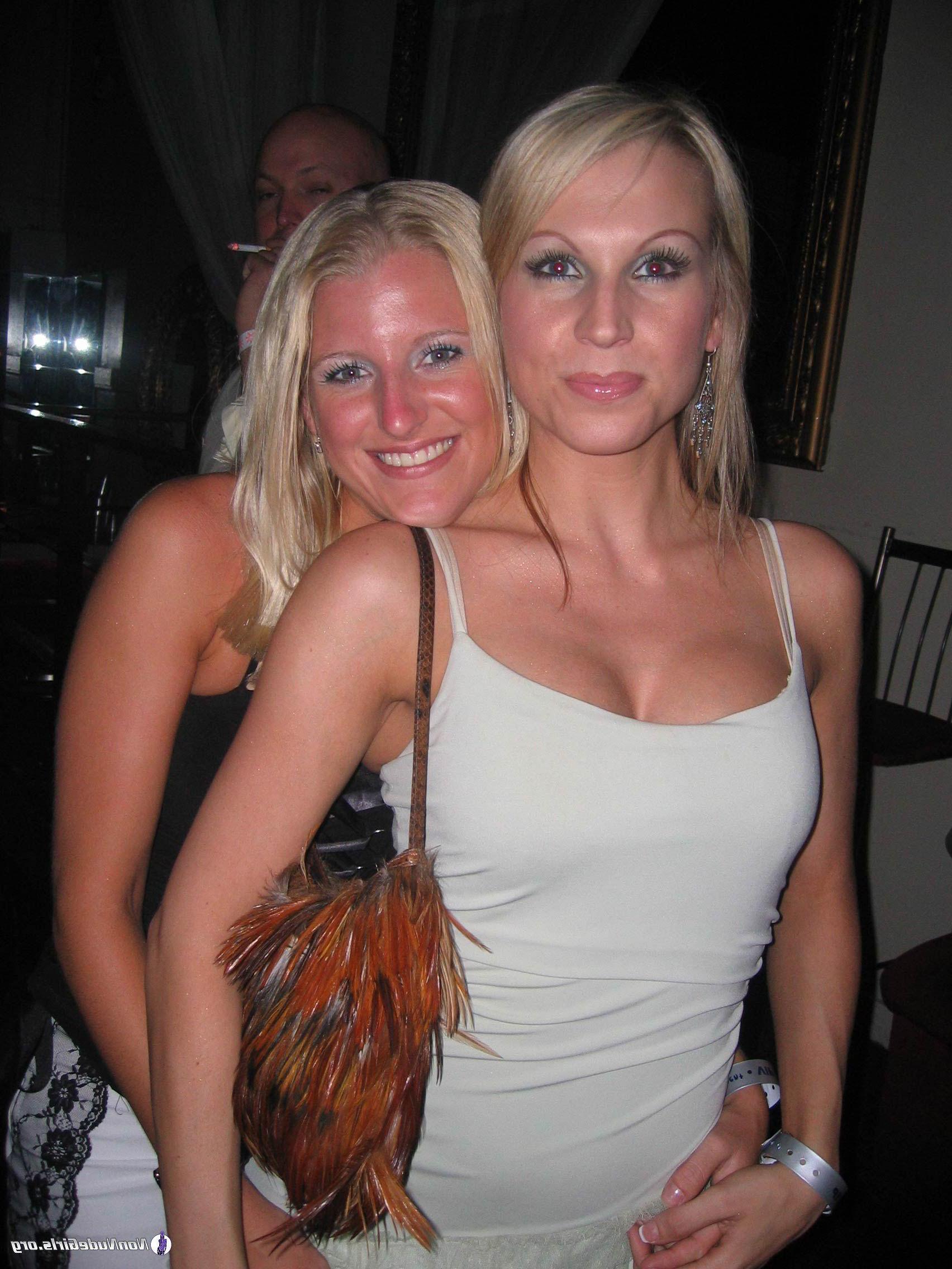 18P Pictures of wild girls partying