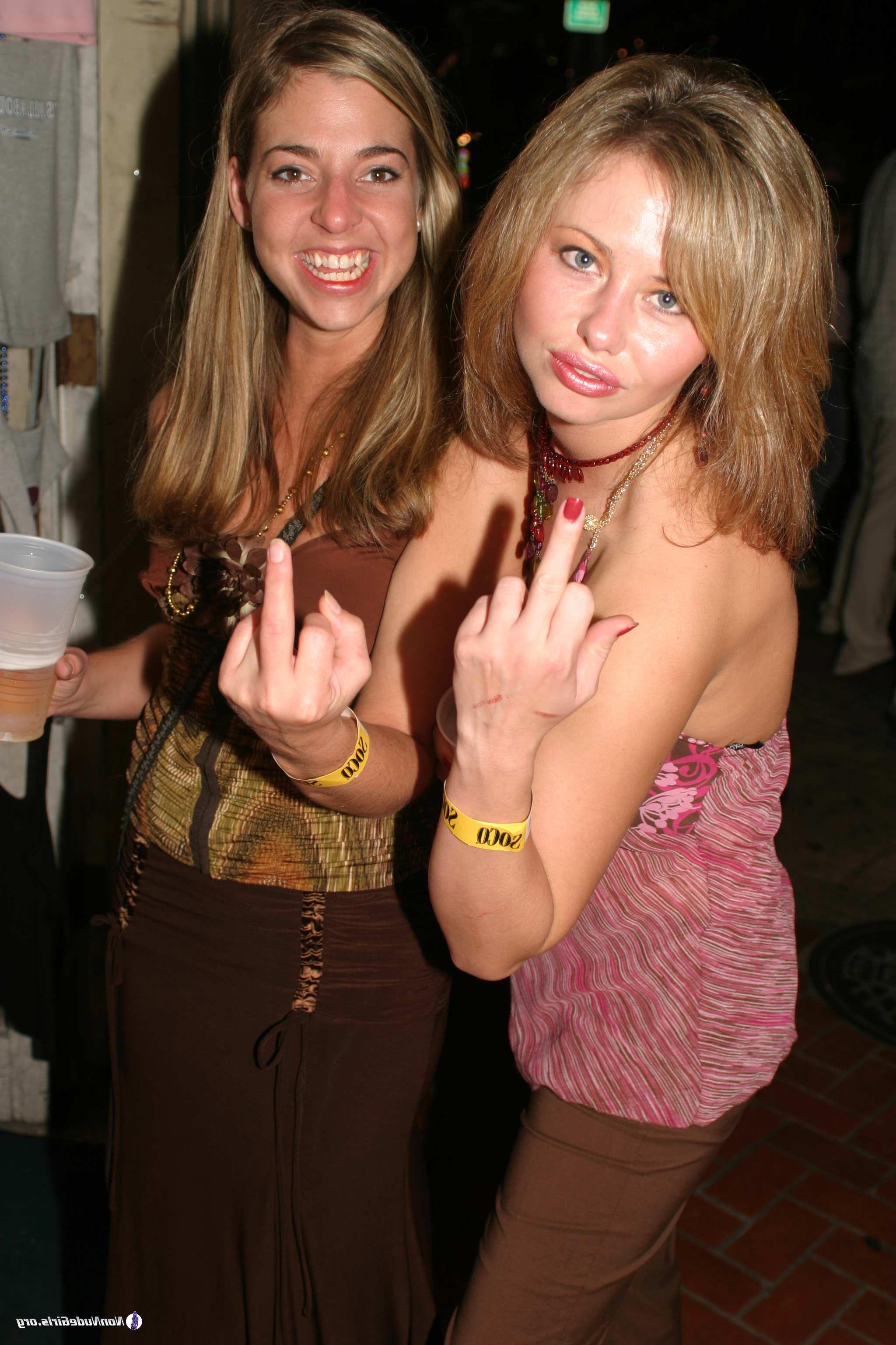 18P Pictures of wild girls partying