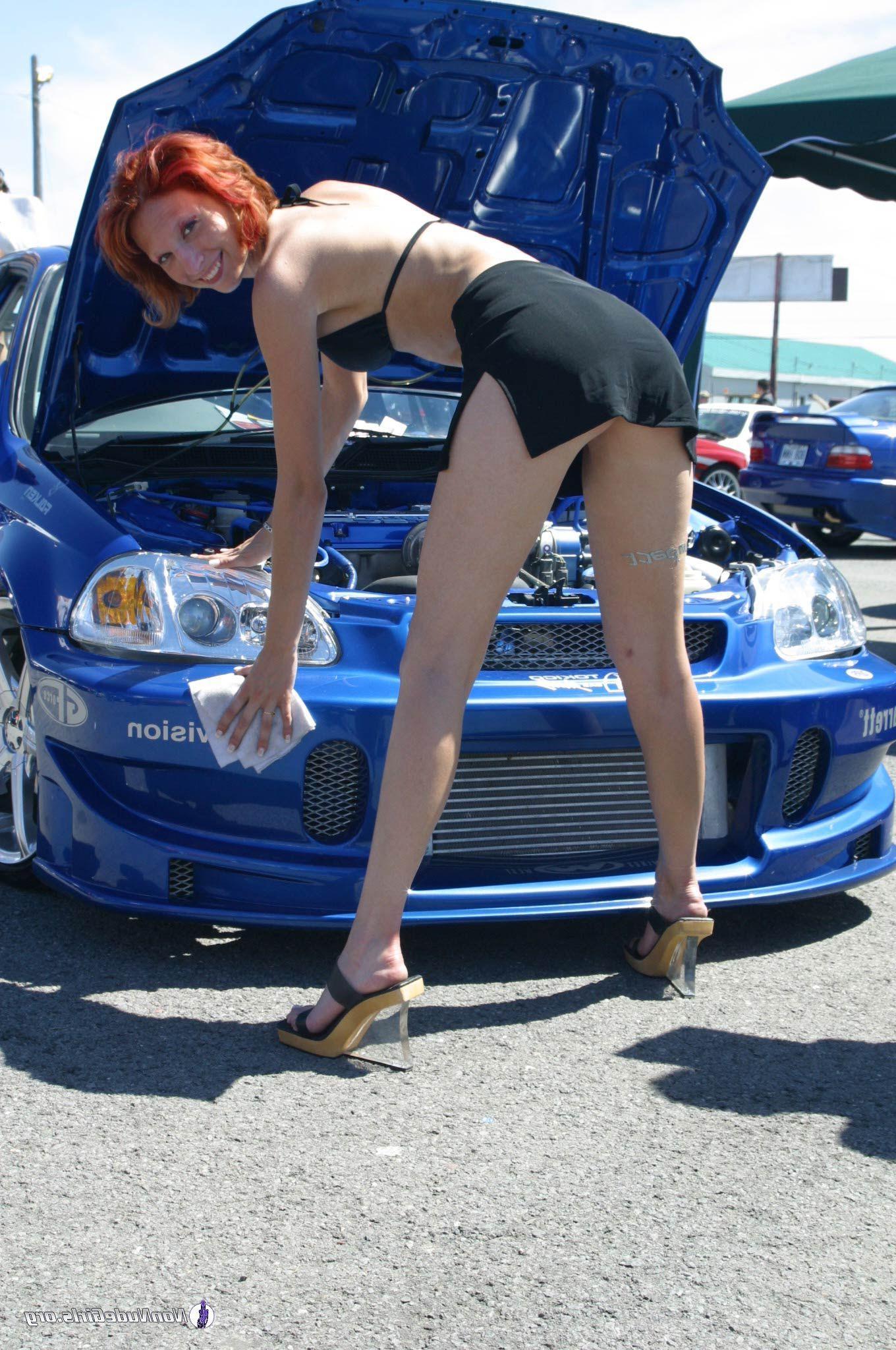 20P Pictures of hot girls going wild