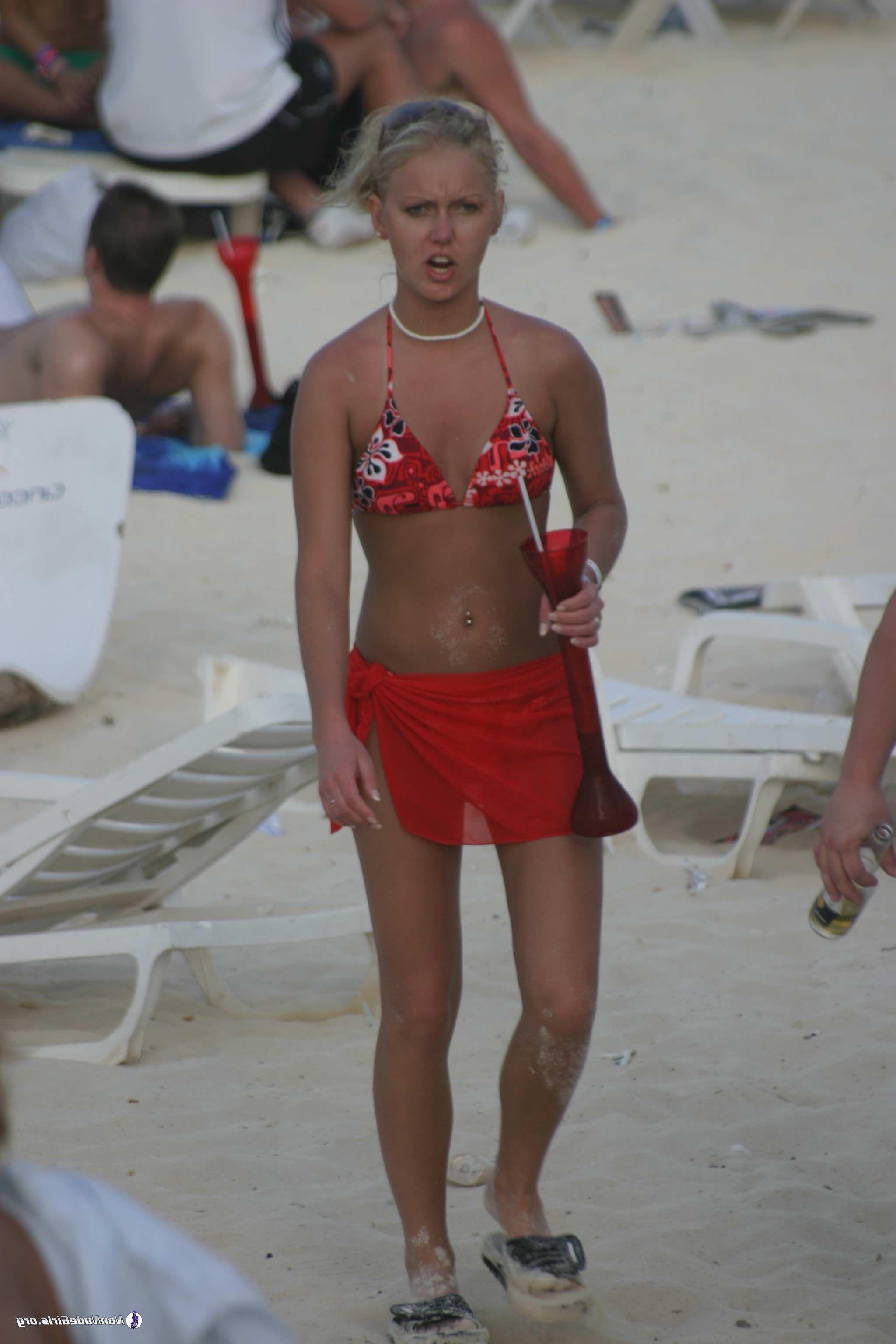 19P Pictures of sexy teen girls going wild