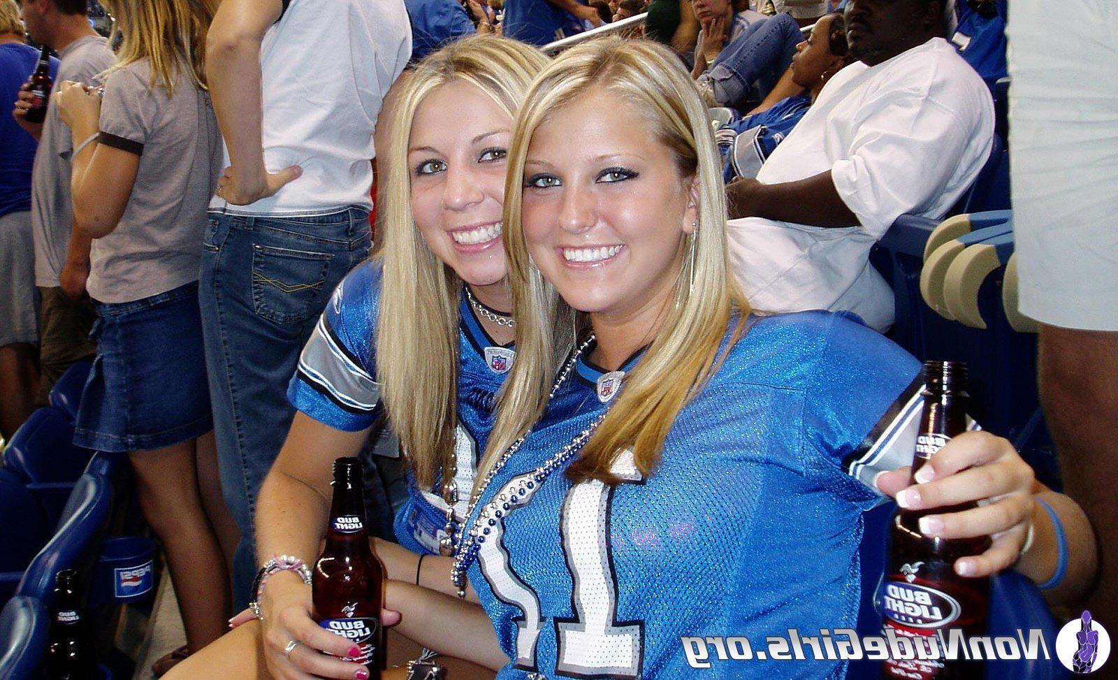 20P Pictures of hot teen girls going wild