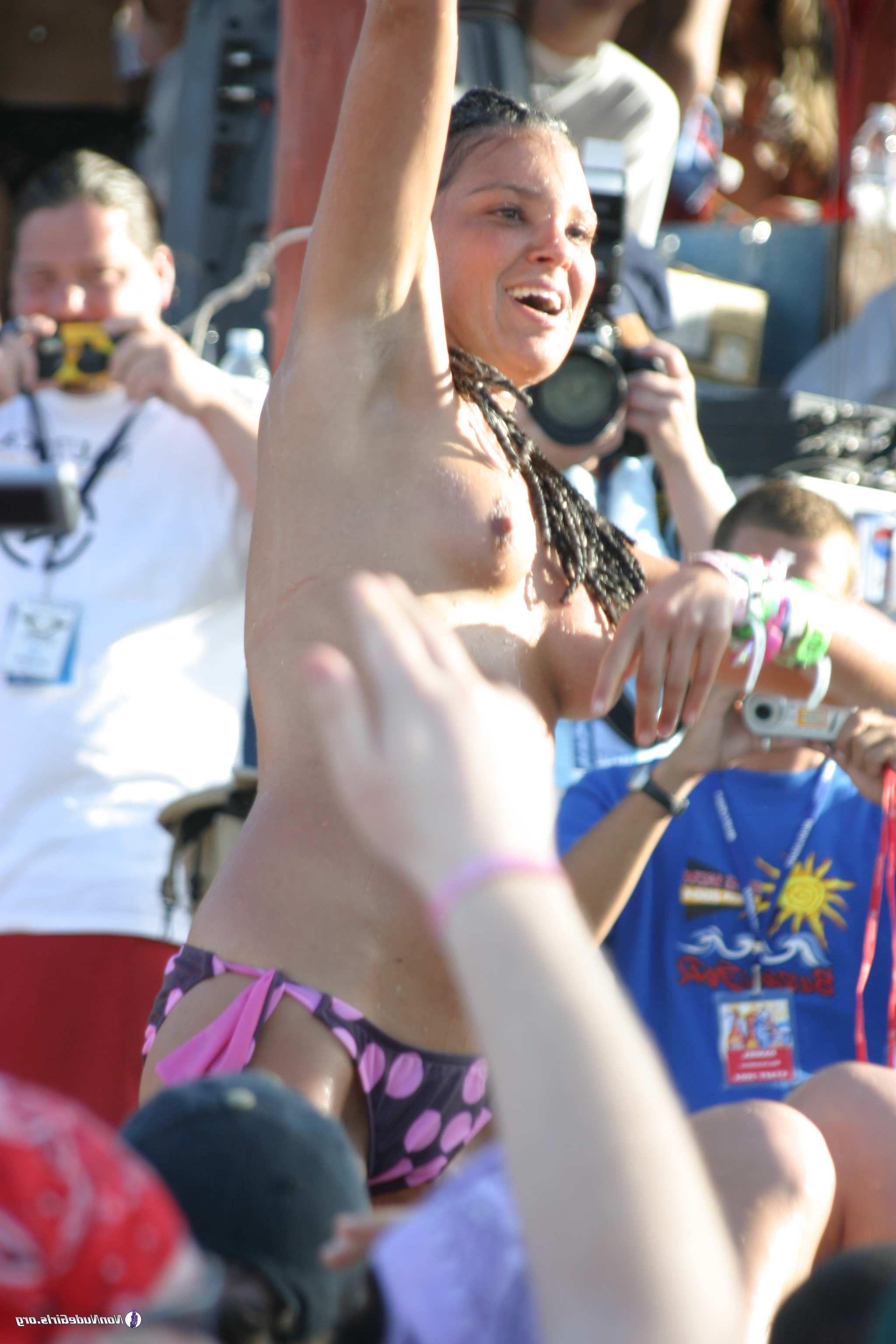 20P Pictures of hot girls getting naughty on spring break