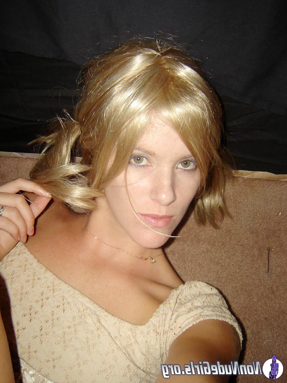 19P Pictures of naughty teen girls flaunting their stuff